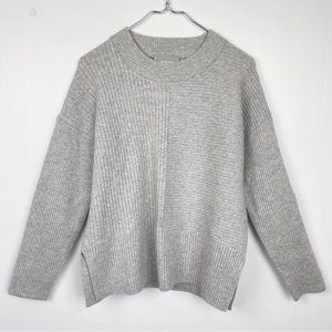 Everlane Cashmere mock neck pullover gray Sweater
Size Medium